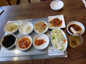 OMG I LOVE ALL THE BANCHAN THEY HAVE HERE :3